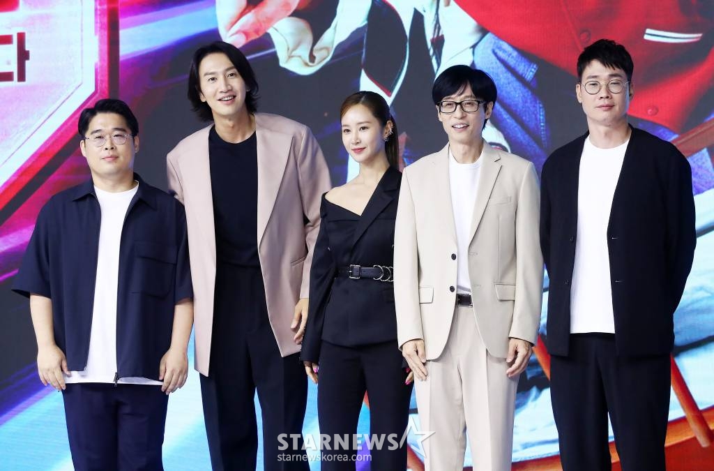 김동진 PD, 배우 이광수, 소녀시대 유리, 방송인 유재석, 조효진 PD가 13일 오전 서울 종로구 JW메리어트 동대문스퀘어서울에서 진행된 디즈니+의 오리지널 예능 '더 존: 버텨야 산다 시즌 2' 제작발표회에 참석했다. 2023.06.13 /사진=김창현 기자 chmt@