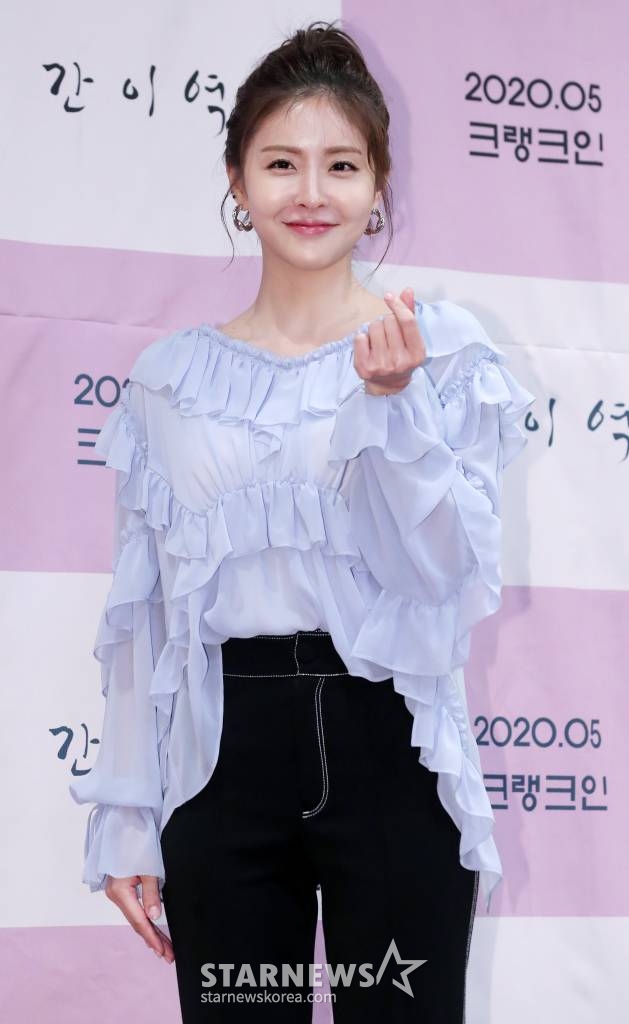 배우 진예솔이 7일 오후 서울 영등포구 더파크호텔서울에서 열린 영화 '간이역' 제작보고회에 참석해 포즈를 취하고 있다. '간이역'은 하루하루 기억을 잃어가는 한 남자 승현과 그에게 영원히 기억되고 싶은 시한부 삶의 여자 지아의 특별하고 가슴 따뜻한 감성 멜로 영화다. /사진=김창현 기자 chmt@