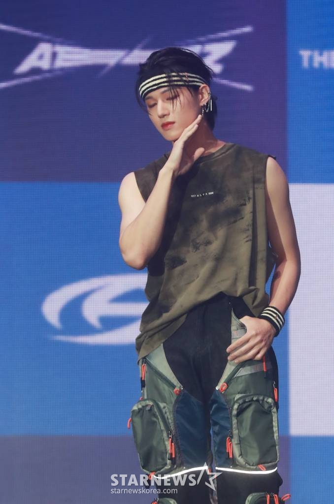 그룹 에이티즈(ATEEZ) 우영이 15일 오후 서울 강서구 KBS 아레나에서 진행된 미니 9집 '더 월드 에피소드 2 : 아웃로우'(THE WORLD EP.2 : OUTLAW) 발매기념 쇼케이스에서 포즈를 취하고 있다. /2023.06.15 /사진=이동훈 기자 photoguy@