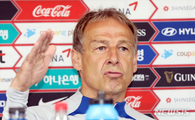 위르겐 클린스만 한국 축구대표팀 감독이 15일 부산아시아드주경기장에서 기자회견을 하고 있다. /사진=뉴시스