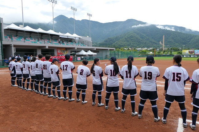 16일 일본전에 나선 한국 U-15 소프트볼 대표팀 선수들. /사진=대한야구소프트볼협회