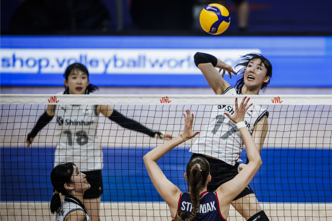 정호영이 중앙공격을 펼치고 있다. /사진=FIVB
