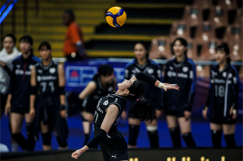 힘차게 서브를 넣는 강소휘. /사진=FIVB 홈페이지