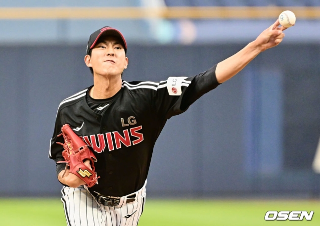 LG 이상영이 20일 창원 NC전에서 투구하고 있다.