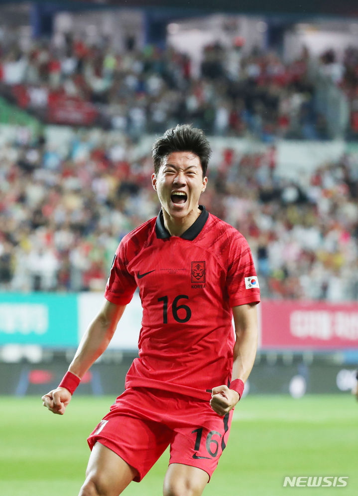 20일 대전월드컵경기장에서 열린 축구 국가대표팀 A매치 평가전 대한민국과 엘살바도르의 경기에서 황의조가 선제골을 터트린 뒤 세리머니 하고 있다. /사진=뉴시스