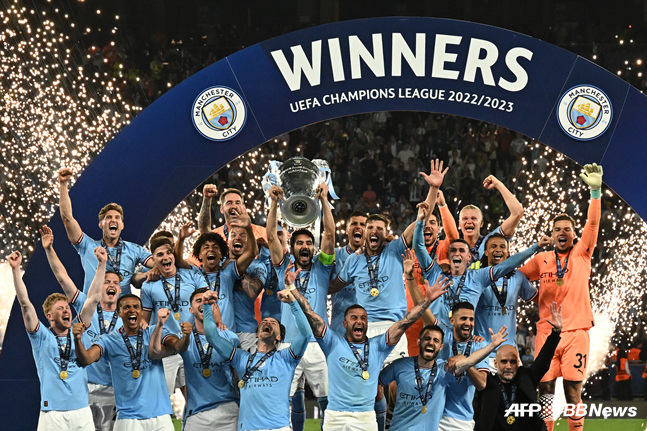 맨체스터 시티의 2022~2023 유럽축구연맹(UEFA) 챔피언스리그 우승 세리머니./AFPBBNews=뉴스1
