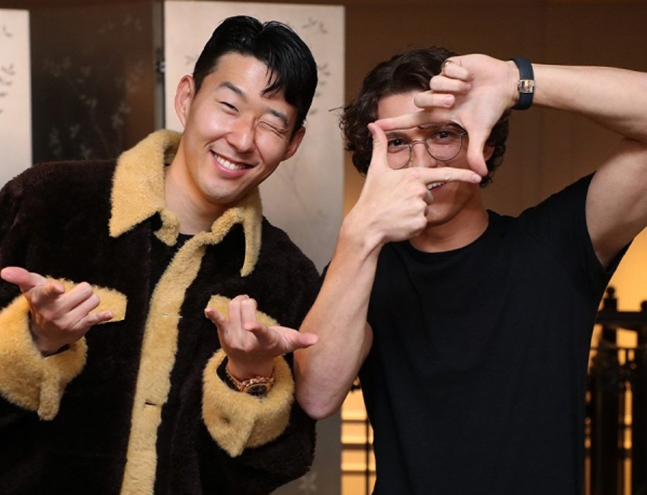 손흥민(왼쪽)과 톰 홀랜드. /사진=토트넘 SNS