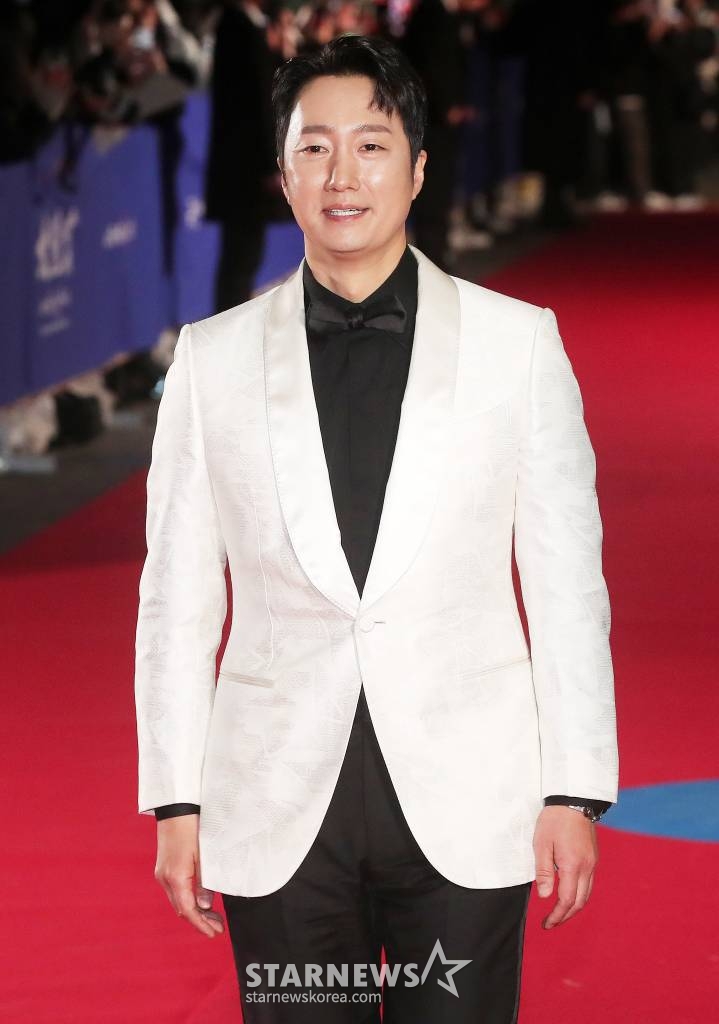 배우 박해일이 9일 오후 서울 광진구 화양동 건국대학교 새천년관에서 진행된 '제58회 대종상영화제' 레드카펫 행사에 참석하고 있다. 2022.12.09 /사진=김창현 기자 chmt@
