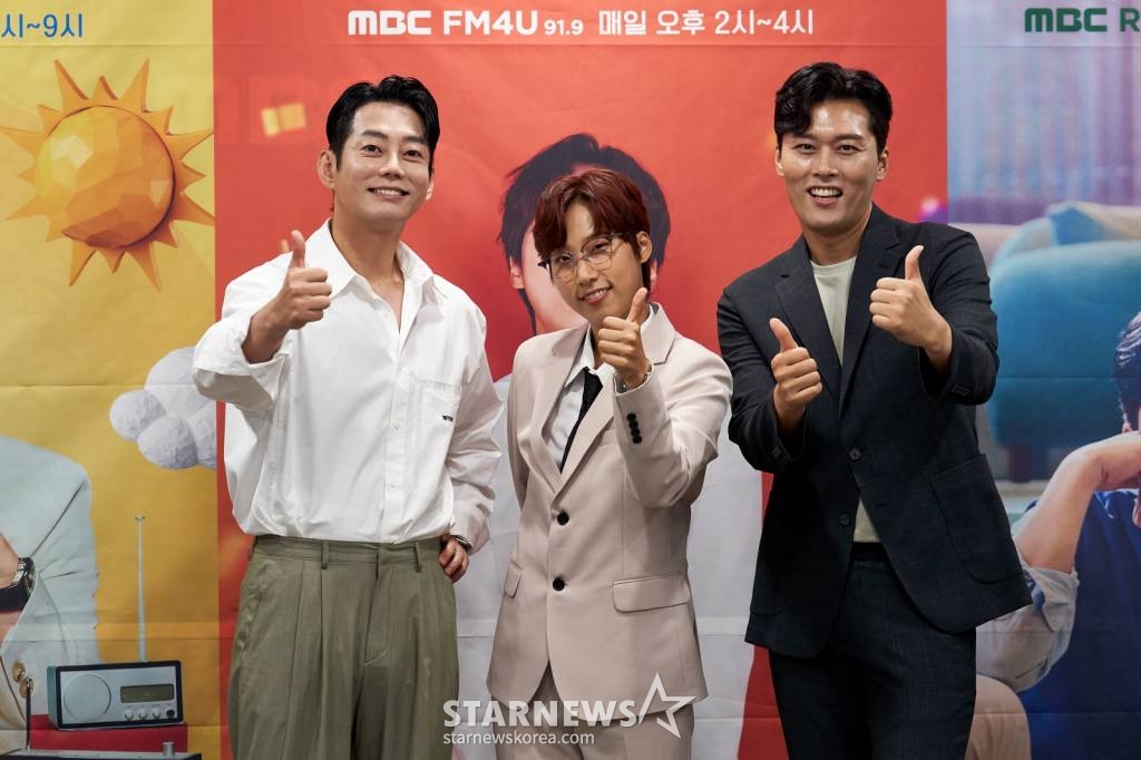 30일 오전 온라인으로 진행된 MBC 라디오 신규 DJ 기자간담회에서 '굿모닝FM 테이입니다'의 테이, '두시의 데이트 재재입니다'의 재재, '여성시대 양희은, 김일중입니다'의 김일중이 포즈를 취하고 있다. /사진제공=MBC 2023.06.30 /사진=이동훈 기자 photoguy@