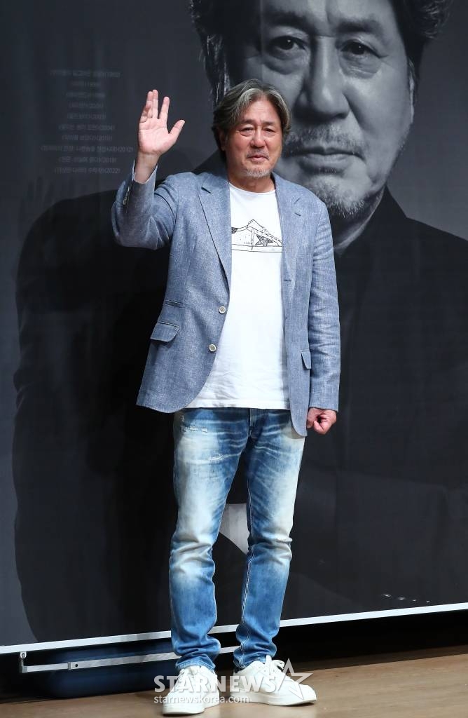 배우 최민식이 30일 오후 경기 부천시 현대백화점 중동점에서 진행된 제27회 부천국제판타스틱영화제(BIFAN) 특별전 '최민식을 보았다' 기자회견에서 포즈를 취하고 있다. 제27회 부천국제판타스틱영화제는 내달 9일까지 부천시 일대에서 열린다. 2023.06.30 /사진=김창현 기자 chmt@