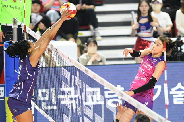 흥국생명 김연경(오른쪽). /사진=KOVO