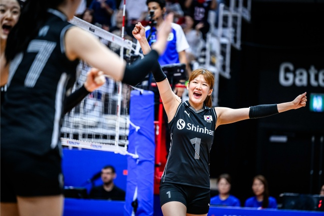 김다은이 2일 경기도 수원시 권선구에 위치한 서수원칠보체육관에서 열린 2023 VNL 3주 차 폴란드와 경기에서 득점 후 기뻐하고 있다. /사진=VNL