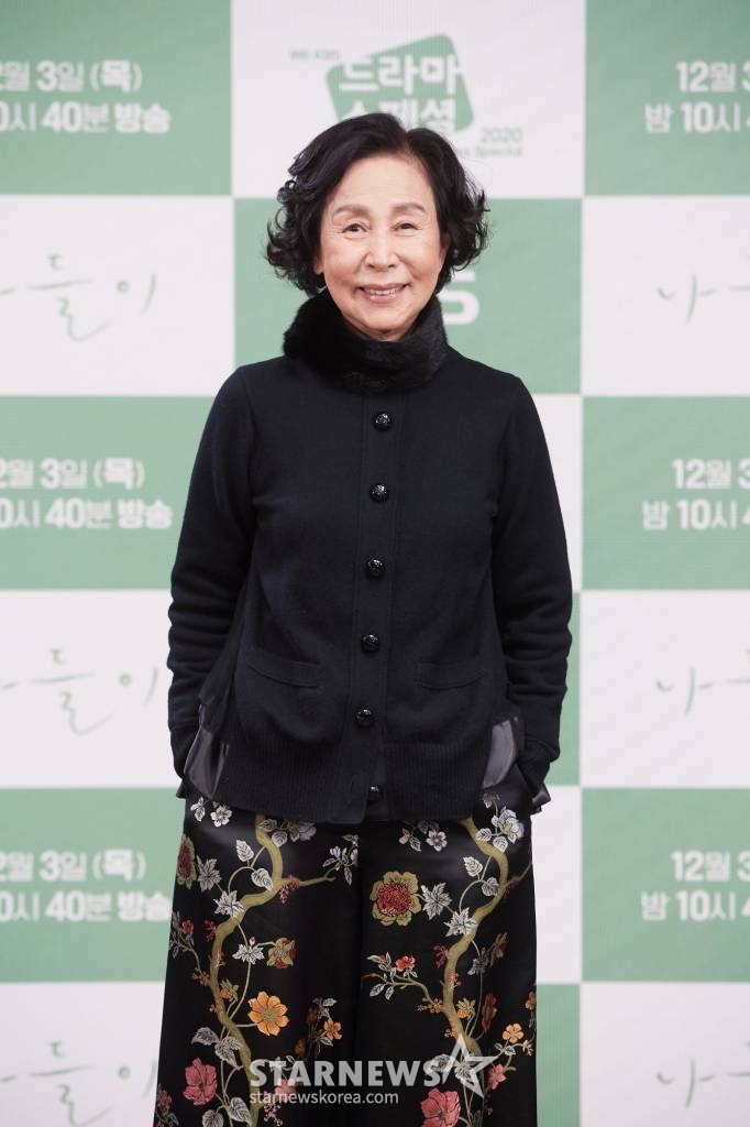 배우 손숙이 3일 오후 온라인 생중계로 진행된 KBS 2TV 드라마스페셜 2020 '나들이' 기자간담회에서 포즈를 취하고 있다. /사진=임성균 기자 tjdrbs23@