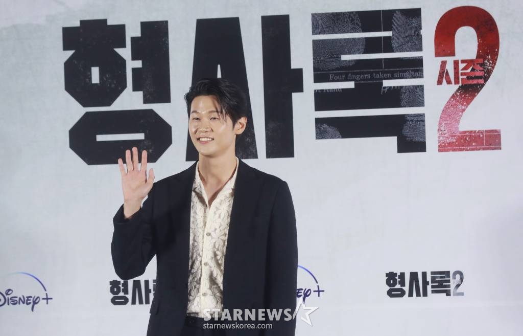 배우 이학주가 3일 오후 서울 CGV용산아이파크몰에서 진행된 디즈니플러스 오리지널 시리즈 '형사록 시즌2' 언론시사회에 참석해 포즈를 취하고 있다. 협박범 '친구'의 숨은 배후를 쫓기 위해 다시 돌아온 강력계 형사 택록의 마지막 반격을 그린 웰메이드 범죄 스릴러 '형사록 시즌2'는 오는 5일 공개된다. /2023.07.03 /사진=이동훈 기자 photoguy@