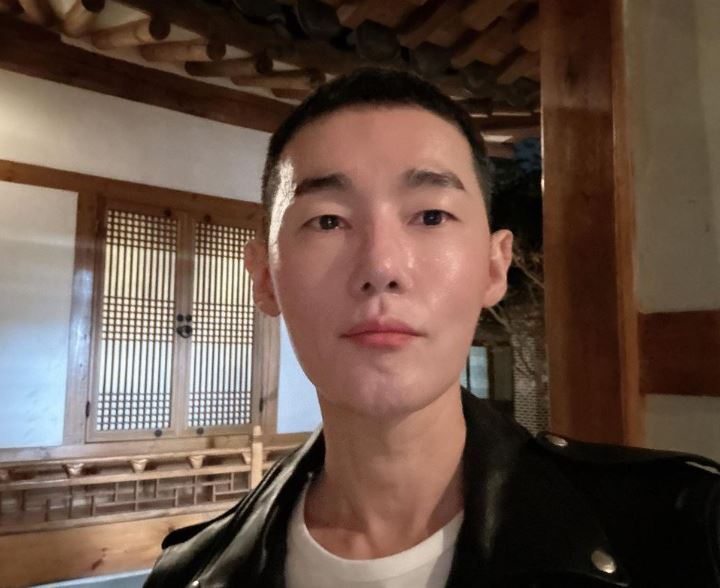 /사진=허지웅 인스타그램
