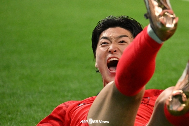 조규성이 지난해 11월 28일 2022 국제축구연맹(FIFA) 카타르 월드컵 가나와 조별리그 2차전에서 두 번째 골을 넣은 뒤 포효하고 있다. /AFPBBNews=뉴스1