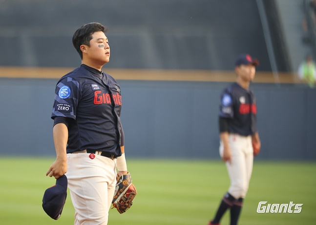 한동희(왼쪽). /사진=롯데 자이언츠 제공