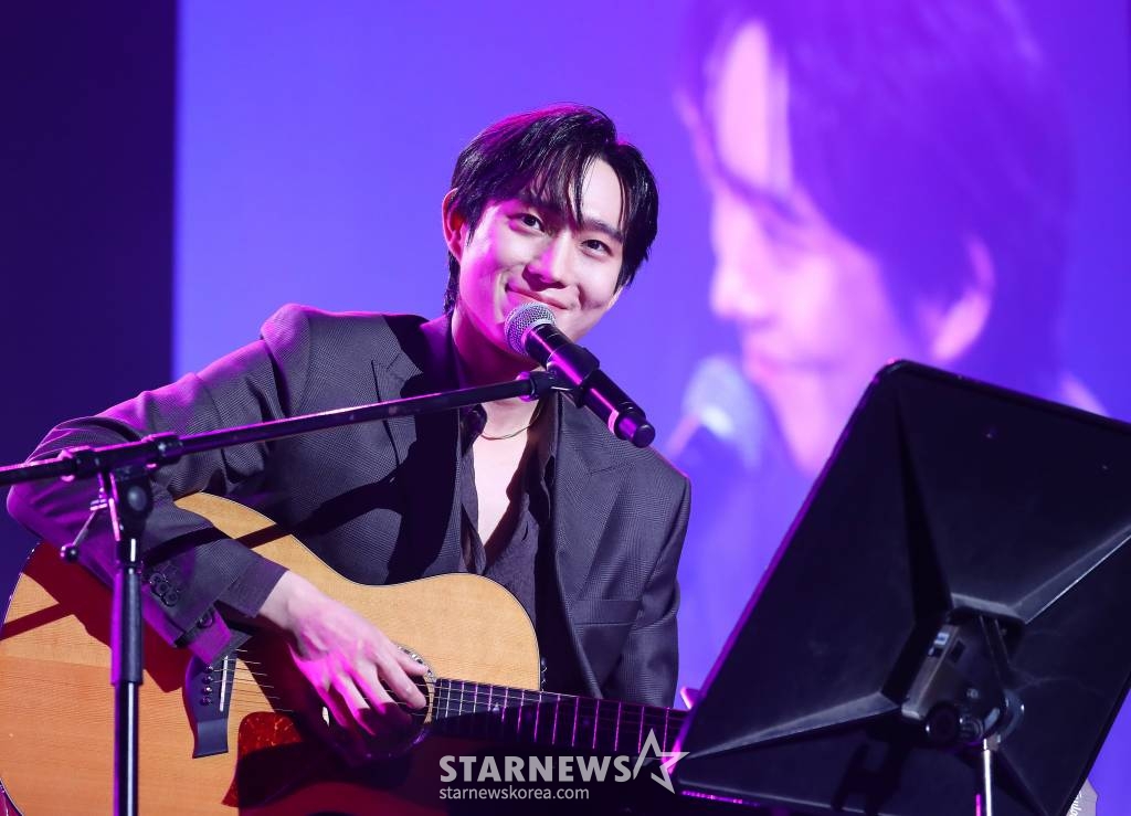 배우 김영대가 8일 오후 일본 요코하마 피아 아레나 MM에서 열린 스타뉴스 주최 '2023 Asia Artist Awards(2023 아시아 아티스트 어워즈, 이하 '2023 AAA') 비기닝 콘서트 '男神(남신)'에서 멋진 공연을 선보이고 있다.  '男神'에 참석한 5인의 남신들인 김재중, 김선호, 황민현, 이준영, 김영대는 2시간 30분 동안 환상적인 무대들을 선보였다. 2023.07.08 /사진=김창현 기자 chmt@