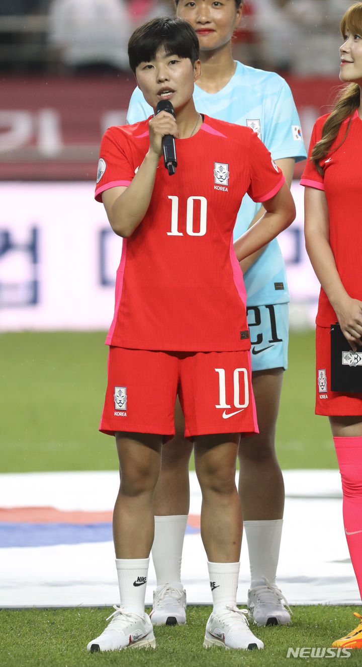 지소연이 8일 서울월드컵경기장에서 열린 한국 여자축구대표팀 2023 FIFA 호주 뉴질랜드 여자 월드컵 출정식에서 출전 각오를 전하고 있다. /사진=뉴시스
