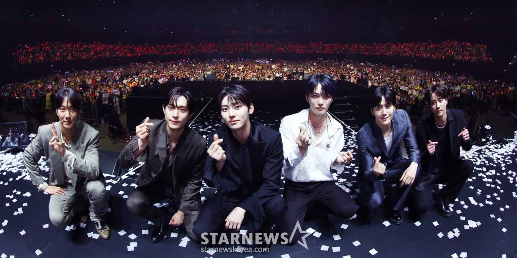 배우 박건일, 김영대, 황민현, 김재중, 김선호, 이준영이 8일 오후 일본 요코하마 피아 아레나 MM에서 열린 스타뉴스 주최 '2023 Asia Artist Awards(2023 아시아 아티스트 어워즈, 이하 '2023 AAA') 비기닝 콘서트 '男神(남신)'에서 포즈를 취하고 있다.  '2023 AAA' 비기닝 콘서트 男神'에 참석한 5인의 남신들인 김재중, 김선호, 황민현, 이준영, 김영대는 2시간 30분 동안 환상적인 무대들을 선보였다. 2023.07.08 /사진=김창현 기자 chmt@