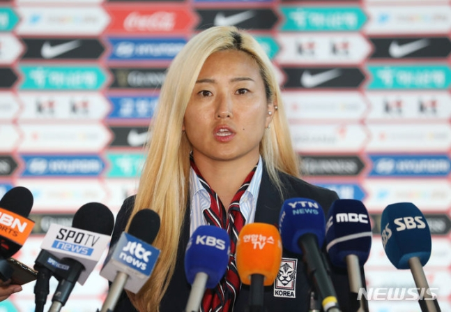 한국 여자 축구대표팀 조소현이 지난 10일 인천국제공항에서 인터뷰하고 있다. /사진=뉴시스