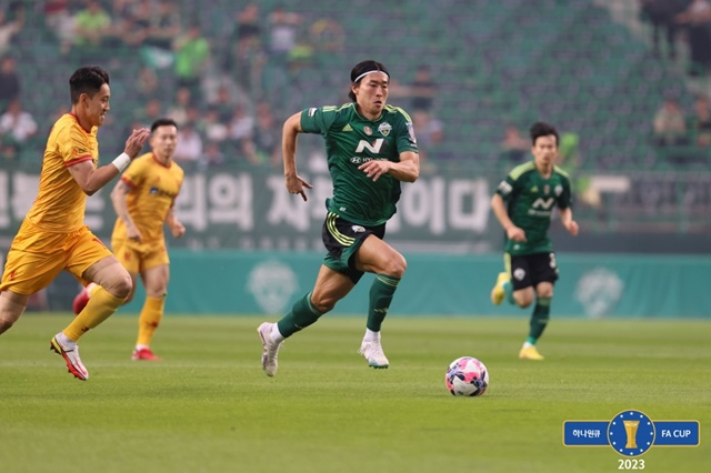 경기에 집중하는 조규성(가운데). /사진=대한축구협회 제공