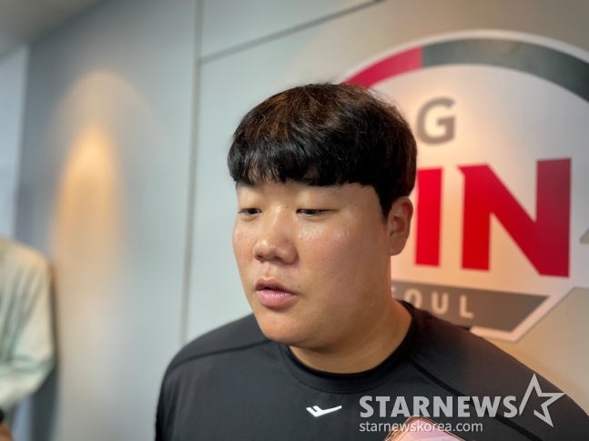 북부 올스타 김범석(LG)이 14일 부산 사직야구장에서 열린 2023 퓨처스 올스타전을 앞두고 취재진과 인터뷰에 임하고 있다. /사진=양정웅 기자