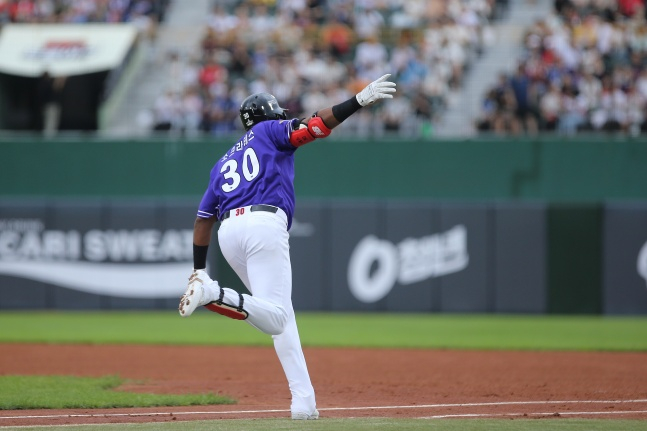 소크라테스 브리토가 15일 부산 사직야구장에서 열린 2023 KBO 올스타전에서 1회말 선제 스리런포를 치고 베이스를 돌고 있다. /사진=KIA 타이거즈