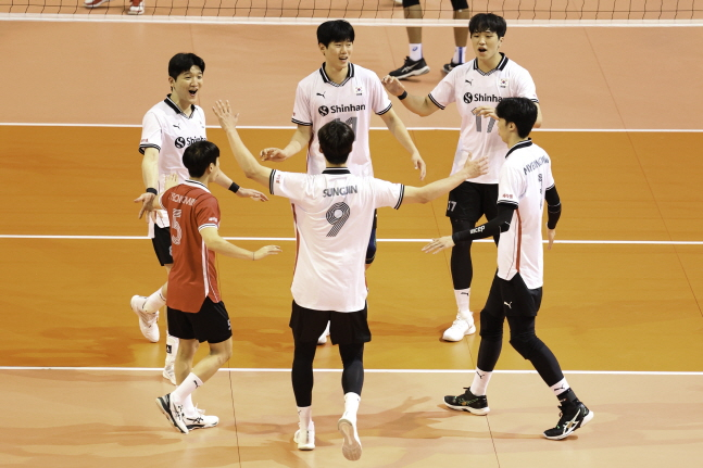 득점 후 기뻐하는 대표팀 선수들. /사진=AVC 홈페이지