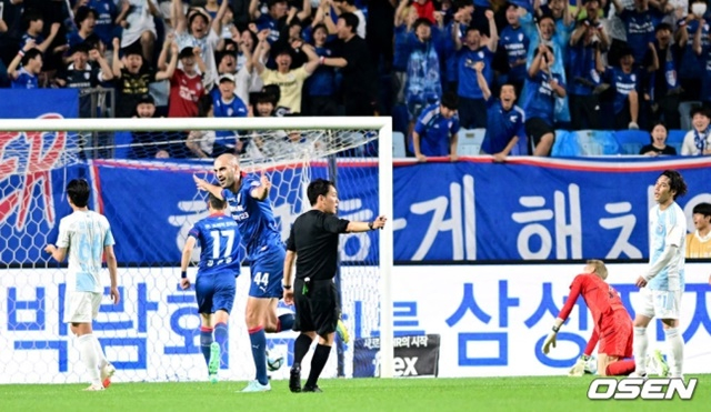 뮬리치의 추가골 장면. /사진OSEN