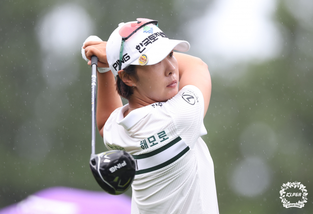 티샷을 날리는 박지영. /사진=KLPGA 제공