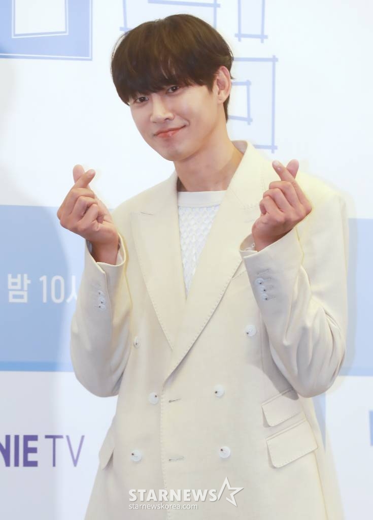 배우 박성훈이 17일 오전 서울 마포구 스탠포드 호텔에서 진행된 지니TV 새 드라마 '남남' 제작발표회에 참석해 포즈를 취하고 있다. 철부지 엄마와 쿨한 딸의 남남 같은 대환장 한 집 살이와 그녀들의 썸과 사랑을 그린 드라마 '남남'은 17일 공개한다. /2023.07.17 /사진=이동훈 기자 photoguy@