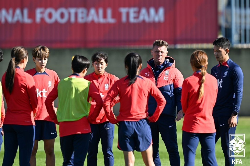 훈련 중인 콜린 벨호. /사진=대한축구협회