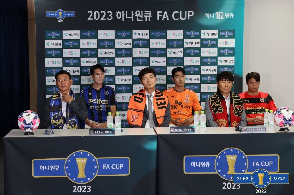 (왼쪽부터) 조성환 감독, 오반석, 남기일 감독, 이주용, 김기동 감독, 김승대. /사진=대한축구협회