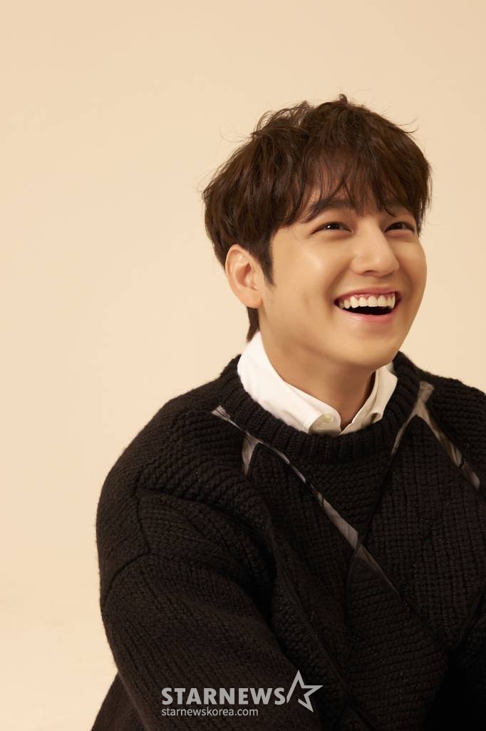 tvN 월화드라마 '고스트닥터'의 주연배우 김범이 24일 오후 온라인으로 진행된 종영 인터뷰를 위해 포즈를 취하고 있다. 신들린 의술의 오만한 천재 의사와 사명감이라곤 1도 없는 황금 수저 레지던트, 배경도 실력도 극과 극인 두 의사가 바디를 공유하면서 벌어지는 메디컬 스토리 '고스트 닥터'는 8% 시청률을 보이며 종영했다. /사진제공=스타쉽엔터테인먼트 2022.02.24 /사진=이동훈 기자 photoguy@