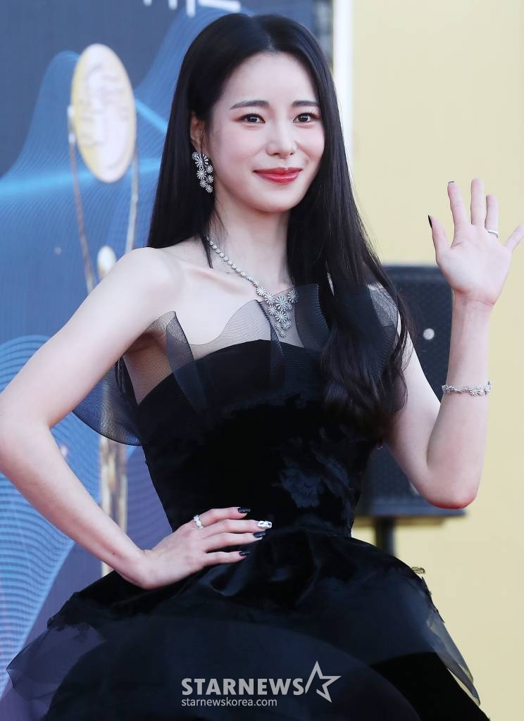 배우 임지연이 19일 오후 인천 파라다이스 시티에서 열린 '제2회 청룡시리즈어워즈(Bluedragon Series Awards)' 레드카펫 행사에 참석하고 있다. '청룡시리즈어워즈'는 넷플릭스부터 디즈니+(플러스), 시즌, 애플TV+(플러스), 왓챠, 웨이브, 카카오TV, 쿠팡플레이, 티빙이 제작하거나 투자한 국내 드라마와 예능을 대상으로 한 국내 최초, 단독 시상식이다. 2023.07.19 /사진=김창현 기자 chmt@