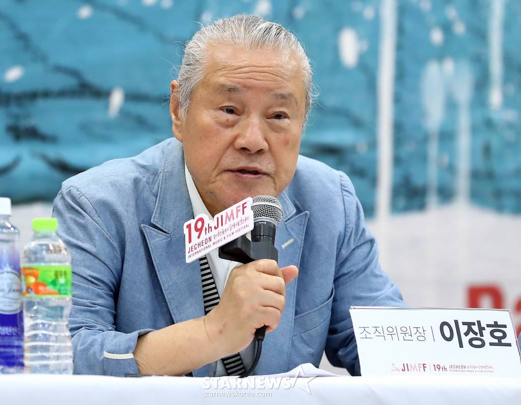 이장호 제천국제음악영화제 조직위원장이 20일 오전 서울 중구 충무아트센터에서 진행된 제19회 제천국제음악영화제 기자회견에 참석해 인사말을 하고 있다. 영화와 음악의 감동을 만끽할 수 있는 제19회 제천국제음악영화제 8월 10일부터 15일까지 6일간 제천시 일원에서 진행된다. 2023.07.20 /사진=김창현 기자 chmt@
