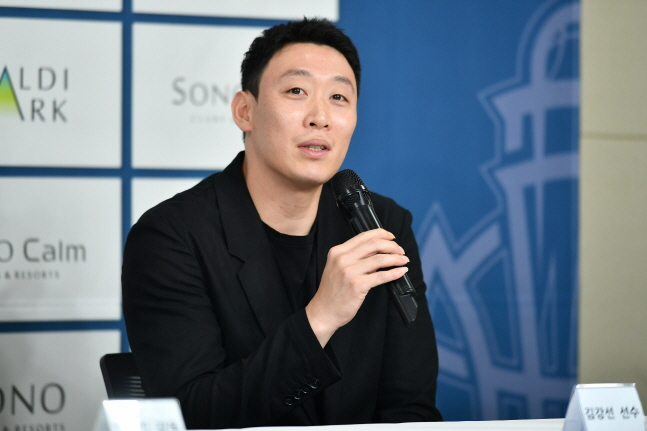김강선이 소감을 밝히고 있다. /사진=KBL