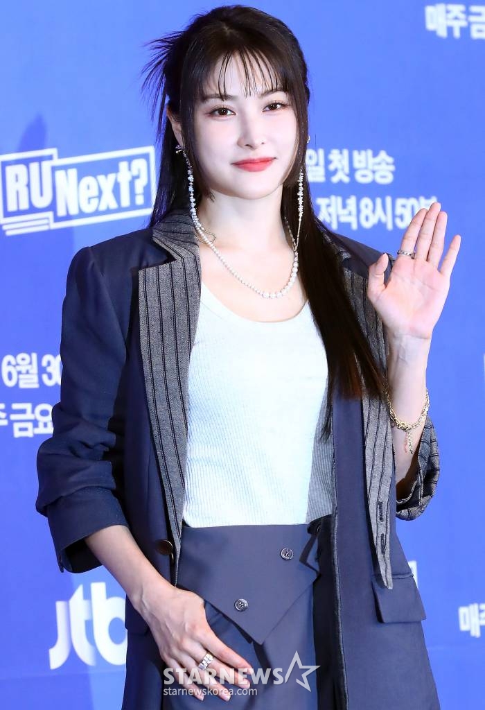 카라 박규리가 30일 오전 서울 마포구 상암동 스탠포드 서울에서 진행된 JTBC 서바이벌 예능 'R U Next?' 제작발표회에 참석해 포즈를 취하고 있다. 'R U Next?'는 하이브와 CJ ENM JV 빌리프랩의 차세대 걸그룹 최종 멤버를 결정하는 프로그램이다. 데뷔를 꿈꾸는 참가자들은 체계적인 커리큘럼 안에서 트레이닝을 받고, 아이돌이 되기 위한 7개의 필수 조건이 담긴 서바이벌 관문을 하나씩 통과하며 자신의 잠재력과 스타성을 증명한다. 2023.06.30 /사진=김창현 기자 chmt@