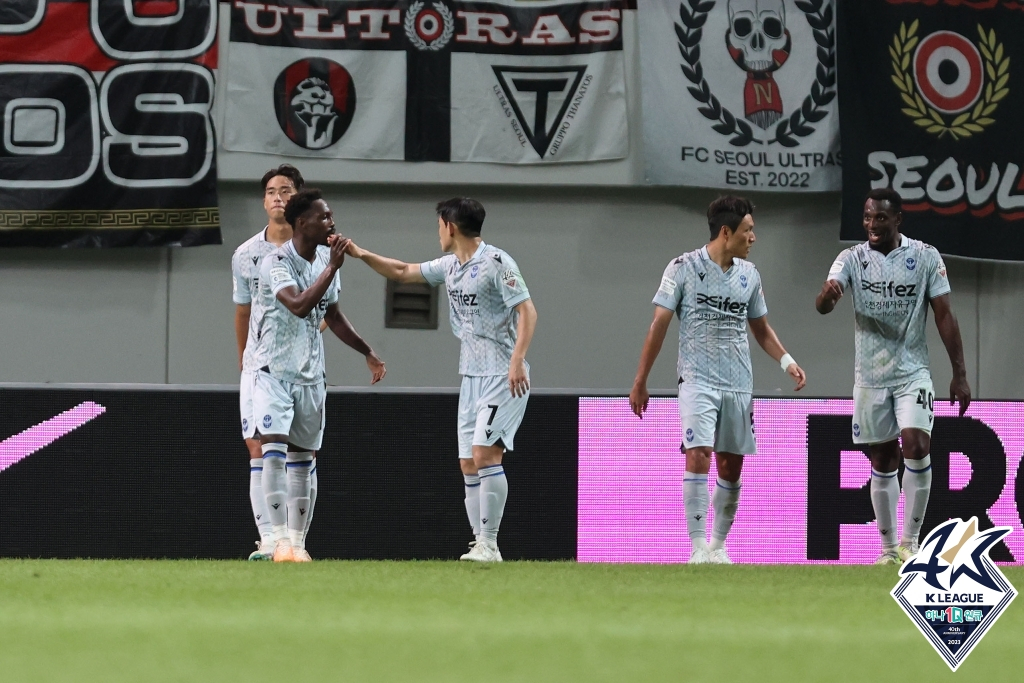 선제골을 넣고 기뻐하는 인천 선수들. /사진=한국프로축구연맹