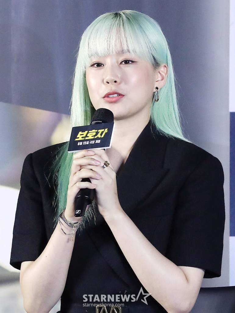 배우 박유나가 24일 오전 서울 용산구 아이파크몰 CGV에서 진행된 영화 '보호자' 제작보고회에 참석해 인사말을 하고 있다. 정우성 감독의 첫 장 영화인 '보호자'는 10년 만에 출소해 몰랐던 딸의 존재를 알고 평범하게 살기를 원하는 수혁과 그를 노리는 이들 사이의 이야기를 그린 액션 영화다. 내달 15일 개봉. 2023.07.24 /사진=김창현 기자 chmt@