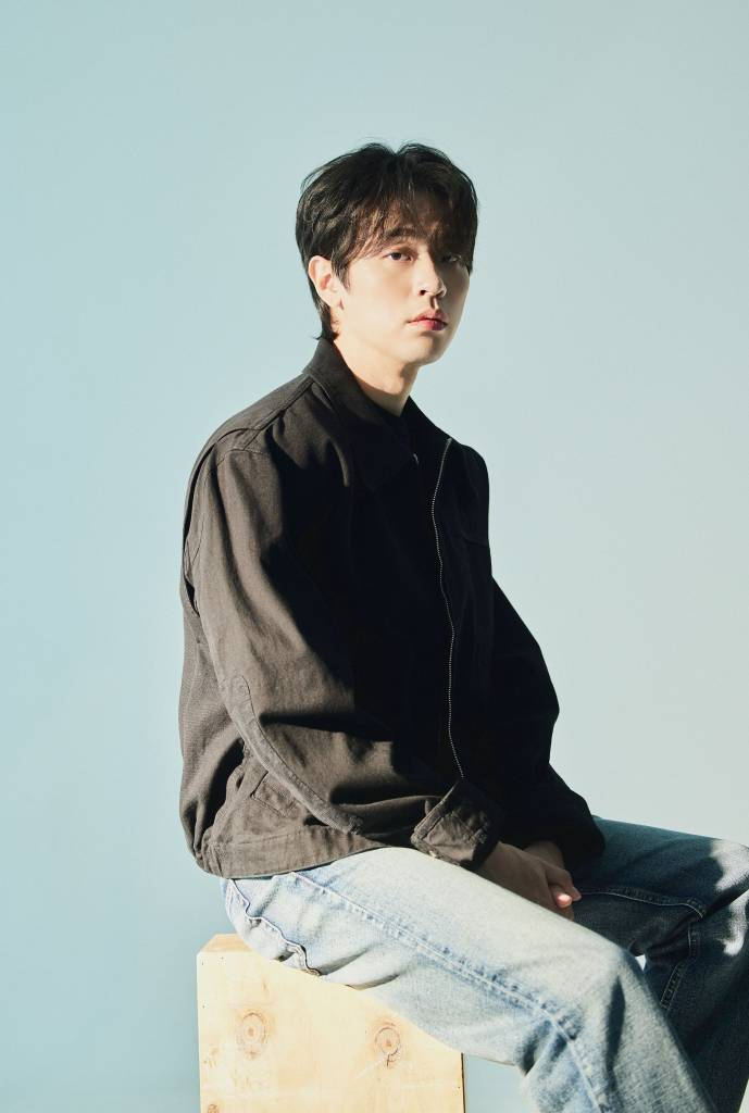 배우 박정민이 24일 오전 서울 종로구 삼청동의 한 카페에서 진행된 영화 '밀수' 개봉 관련 인터뷰를 위해 포즈를 취하고 있다. 박정민은 극 중 카리스마 있는 춘자(김혜수 분)와 진숙(염정아 분) 사이에서 찍 소리 한 번 못해보고 막내 역할에 충실해온 장도리 역을 맡았다. '밀수'는 바다에 던져진 생필품을 건지며 생계를 이어가던 사람들 앞에 일생일대의 큰 판이 벌어지면서 휘말리는 해양범죄활극. 오는 26일 개봉. / 사진제공 = 샘컴퍼니 /사진=김창현 기자 chmt@