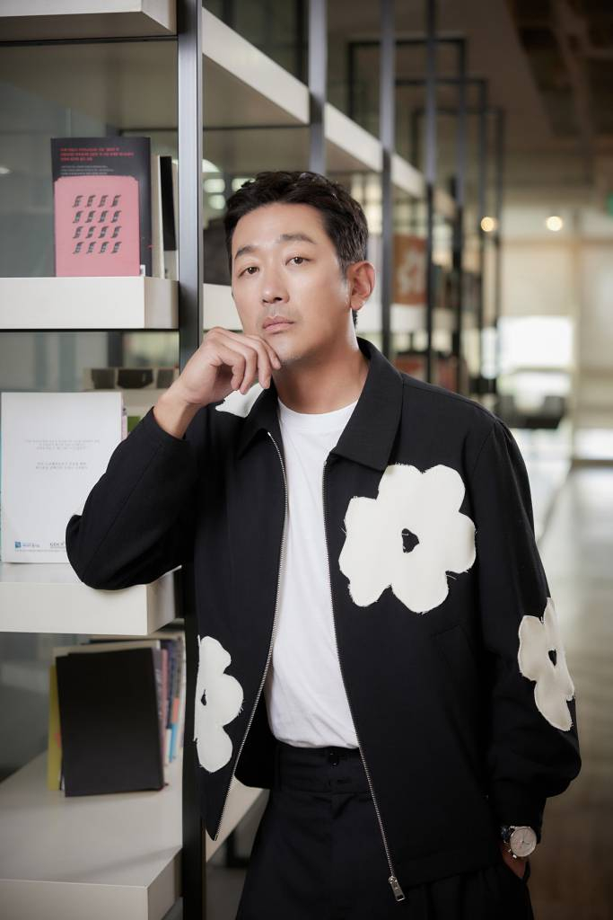 영화 '비공식작전'(감독 김성훈)의 주연배우 하정우가 24일 오후 진행된 인터뷰를 위해 포즈를 취하고 있다. /사진제공=쇼박스 2023.07.24 /사진=이동훈 기자 photoguy@