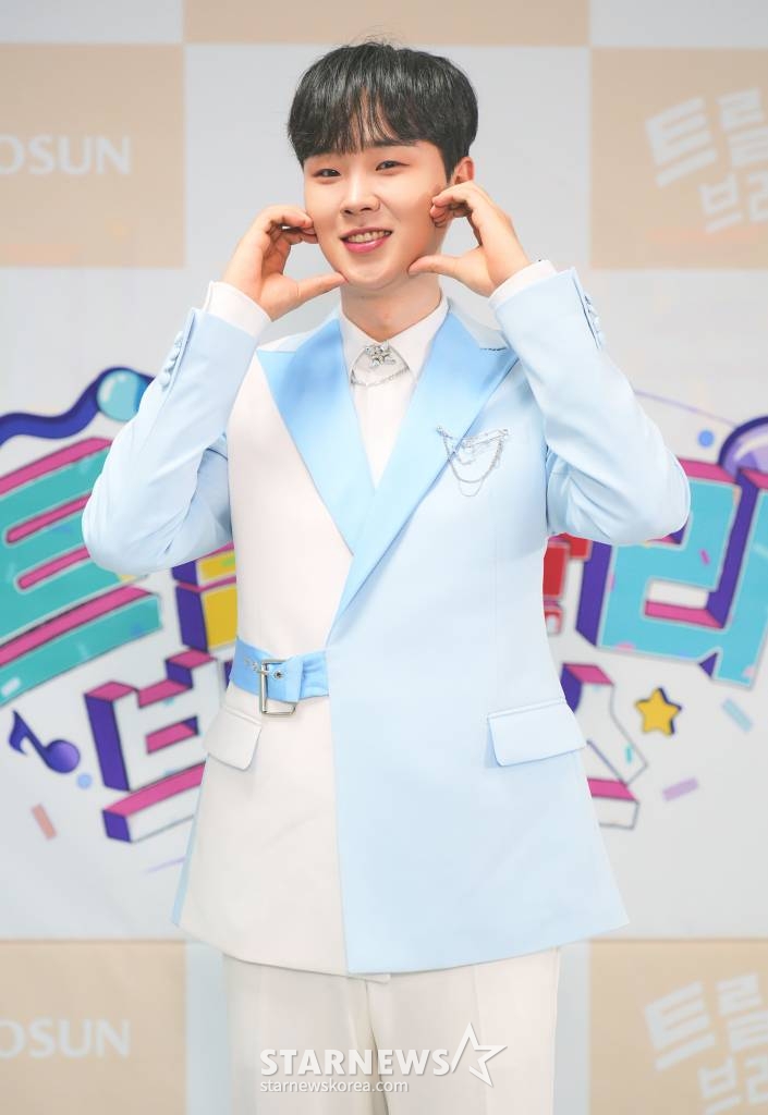 가수 송민준이 3일 오전 온라인으로 진행된 TV조선 예능 '트랄랄라 브라더스' 제작발표회에 참석해 포즈를 취하고 있다. /사진제공=TV조선 2023.05.03 /사진=이동훈 기자 photoguy@