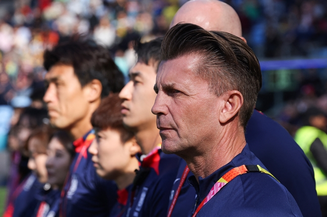 콜린 벨 한국 여자축구대표팀 감독. /AFPBBNews=뉴스1