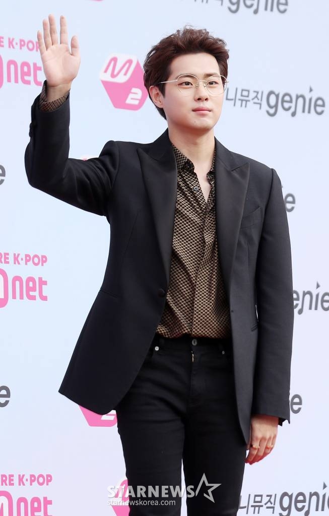 배우 조병규가 1일 오후 서울 송파구 올림픽 체조경기장에서 진행된 '2019 MGMA' 시상식 레드카펫 포토월에 참석해 포즈를 취하고 있다. /사진=김휘선 기자 hwijpg@
