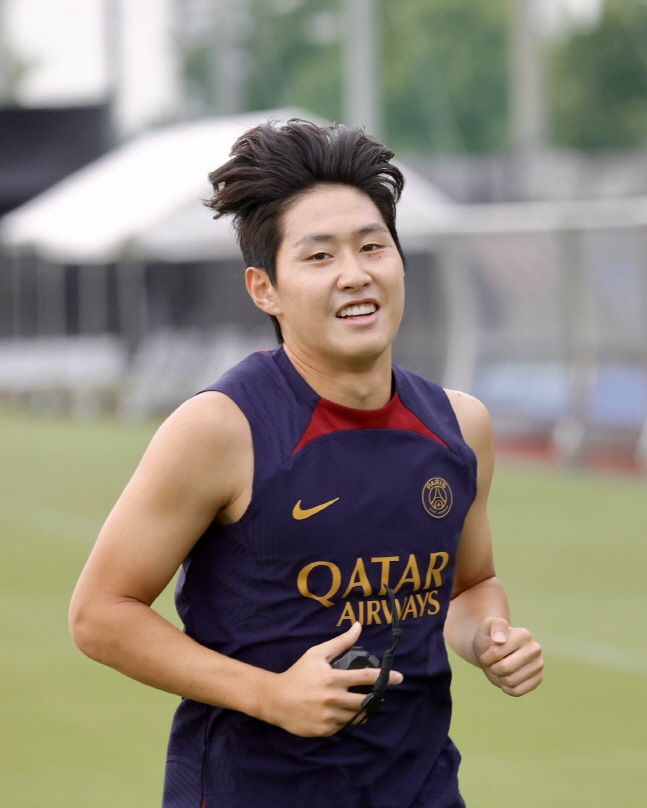 팀 훈련에 참가하고 있는 이강인. /사진=PSG 구단 공식 SNS