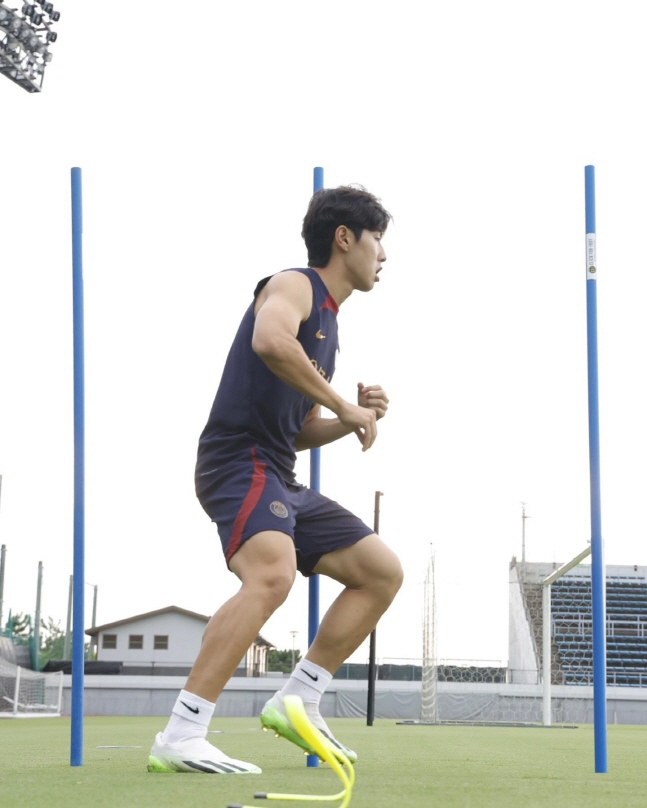 팀 훈련 중인 이강인. /사진=PSG 구단 공식 SNS