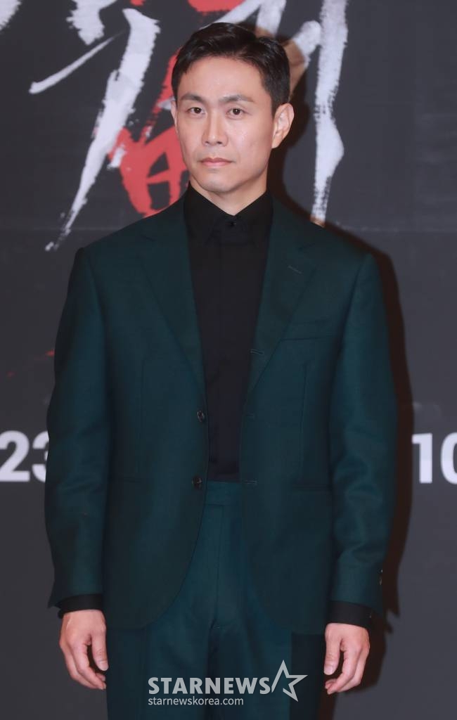 배우 오정세가 23일 오후 서울 목동 SBS에서 진행된 금토드라마 '악귀' 제작발표회에 참석해 포즈를 취하고 있다. 악귀에 씐 여자와 그 악귀를 볼 수 있는 남자가 의문의 죽음을 파헤치는 한국형 오컬트 미스터리 '악귀'는 오늘(23일) 첫 방송된다. /2023.06.23 /사진=이동훈 기자 photoguy@