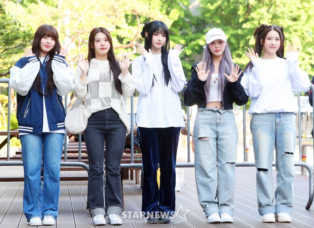 걸그룹 에이디야가 19일 오전 서울 영등포구 여의도동 KBS 신관홀에서 진행된 '뮤직뱅크' 리허설에 참석하며 포즈를 취하고 있다. 2023.05.19 /사진=김창현 기자 chmt@